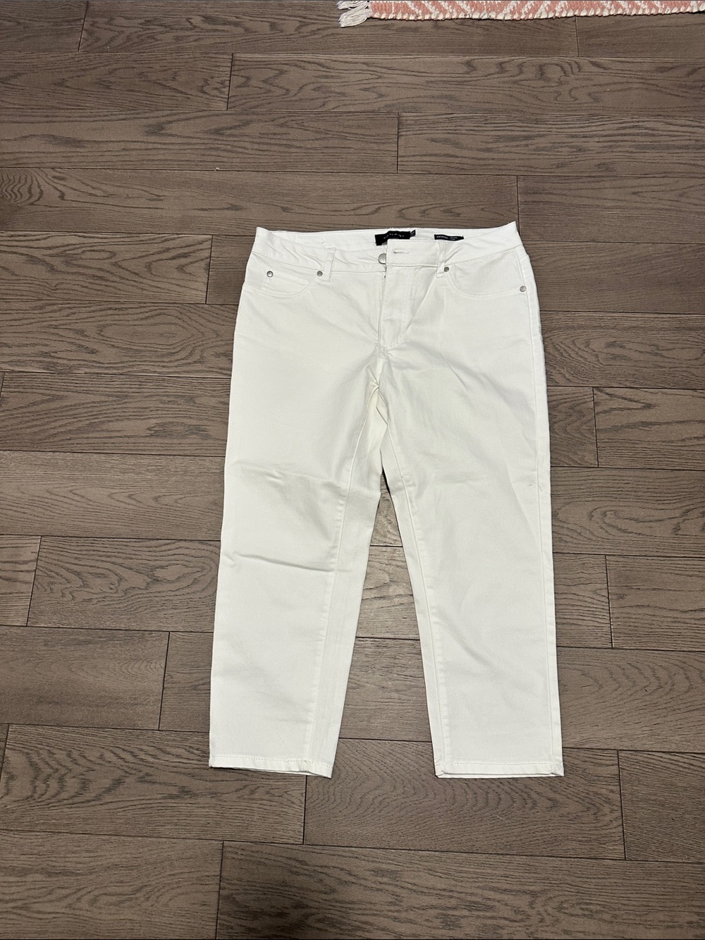 Tahari White Ankle Crop Jeans